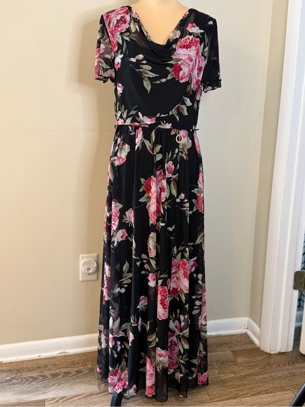 Alexa B Nites black & pink floral maxi dress SZ 12 
Belt missing